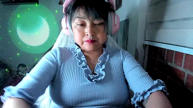 Shaddycute  online show from June 18, 11:43 pm