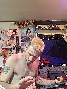 Snapshot of gettinit2wice chatting on October 25, 1:23 pm gettinit2wice online show from October 25, 1:23 pm