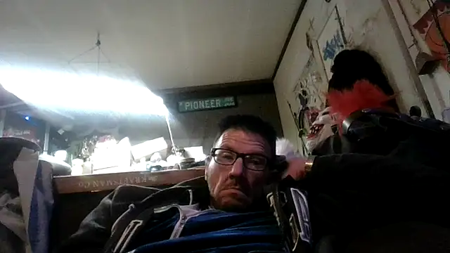 Snapshot of gettinit2wice chatting on October 30, 1:42 pm gettinit2wice online show from October 30, 1:42 pm