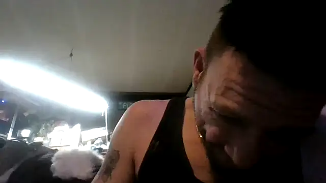 Snapshot of gettinit2wice chatting on October 31, 8:49 pm gettinit2wice online show from October 31, 8:49 pm