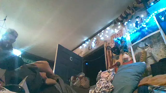 Snapshot of gettinit2wice chatting on December 18, 11:25 am gettinit2wice online show from December 18, 11:25 am