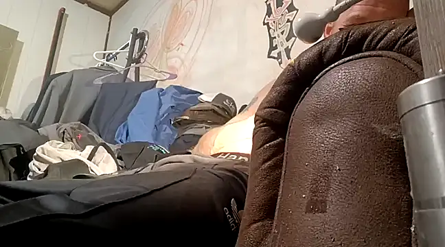 Snapshot of gettinit2wice chatting on February 8, 8:42 am gettinit2wice online show from February 8, 8:42 am