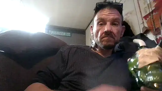 Snapshot of gettinit2wice chatting on October 28, 10:14 am gettinit2wice online show from October 28, 10:14 am