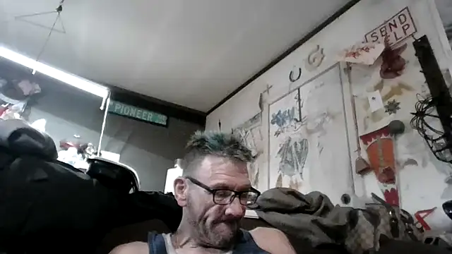 Snapshot of gettinit2wice chatting on October 18, 8:05 am gettinit2wice online show from October 18, 8:05 am