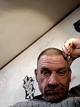 Snapshot of gettinit2wice chatting on February 11, 9:20 am gettinit2wice online show from February 11, 9:20 am