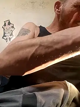 Snapshot of gettinit2wice chatting on January 18, 11:44 pm gettinit2wice online show from January 18, 11:44 pm