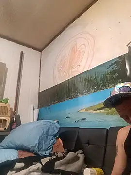 Snapshot of gettinit2wice chatting on March 13, 8:26 am gettinit2wice online show from March 13, 8:26 am