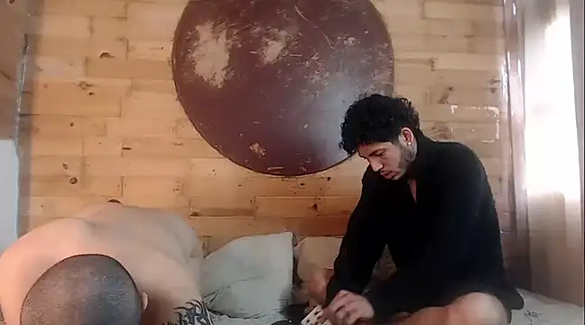 Snapshot of Sebas_And_Mila chatting on March 7, 9:27 pm Sebas And Mila online show from March 7, 9:27 pm