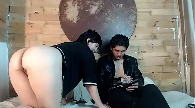 Snapshot of Sebas_And_Mila chatting on January 14, 11:48 pm Sebas And Mila online show from January 14, 11:48 pm