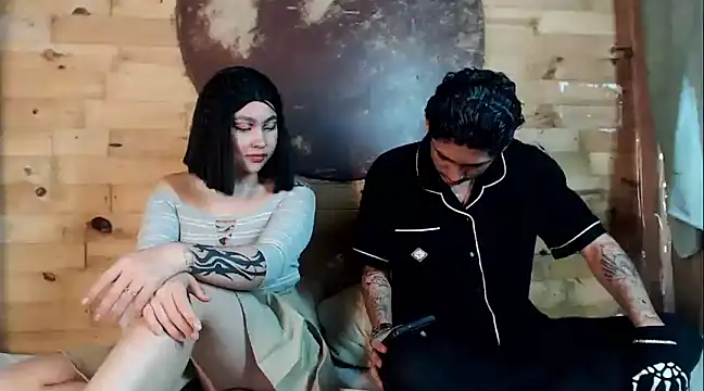 Snapshot of Sebas_And_Mila chatting on January 22, 1:20 am Sebas And Mila online show from January 22, 1:20 am