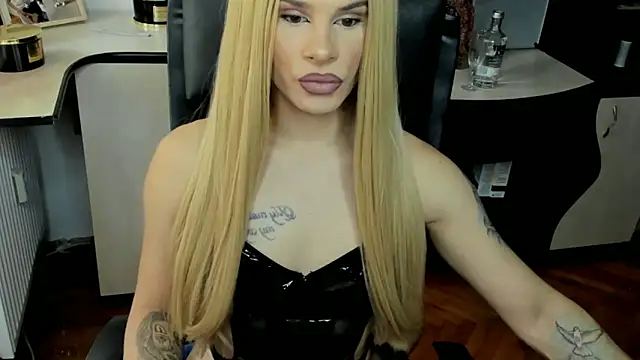 EvelynLexy online show from October 7, 8:37 am