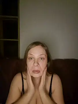 katiestevens online show from December 4, 9:47 pm