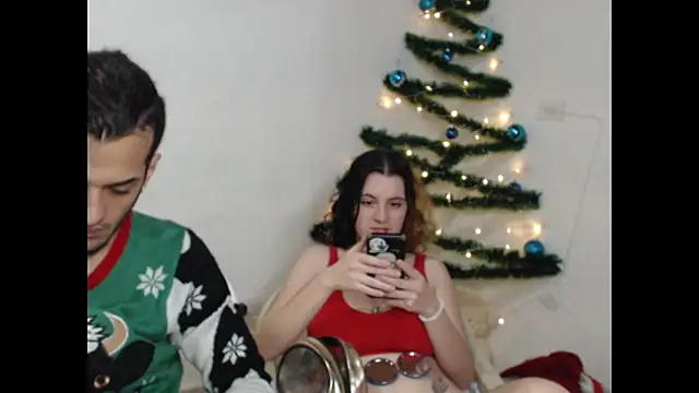 Snapshot of Calypso_and_Dimitri chatting on December 15, 9:09 pm Calypso and Dimitri online show from December 15, 9:09 pm