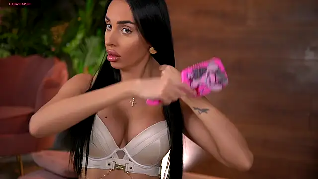 KairaAndrews online show from December 2, 7:37 pm