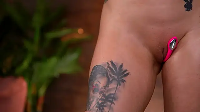 KairaAndrews online show from March 8, 2:04 am