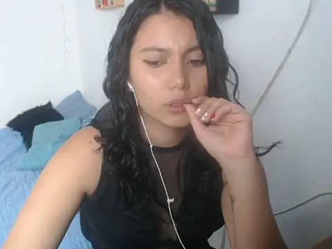 Snapshot of HannaKlein chatting on December 17, 6:35 pm HannaKlein online show from December 17, 6:35 pm