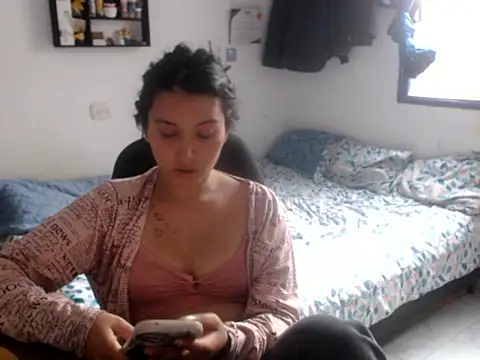 Snapshot of HannaKlein chatting on January 5, 6:44 pm HannaKlein online show from January 5, 6:44 pm