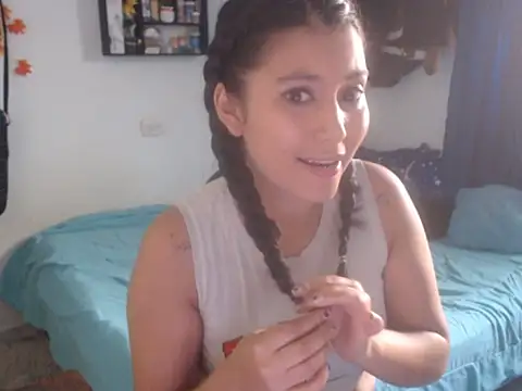 Snapshot of HannaKlein chatting on February 17, 1:19 pm HannaKlein online show from February 17, 1:19 pm