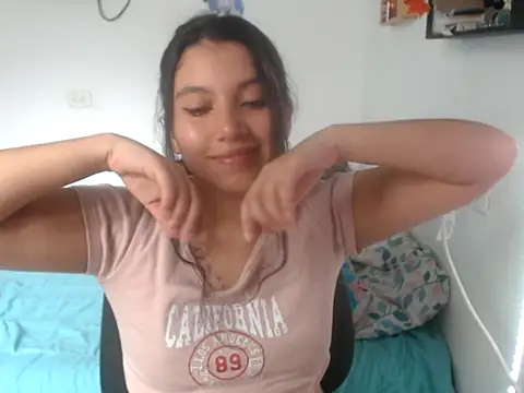 HannaKlein online show from October 2, 6:00 pm