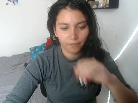 Snapshot of HannaKlein chatting on December 16, 7:07 pm HannaKlein online show from December 16, 7:07 pm