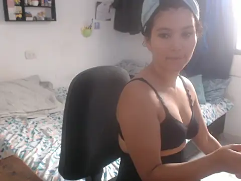 Snapshot of HannaKlein chatting on January 14, 1:59 pm HannaKlein online show from January 14, 1:59 pm