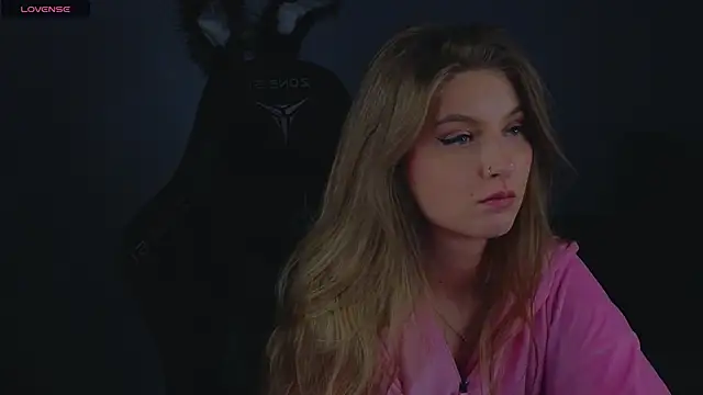 Snapshot of Saillise chatting on December 20, 11:57 am Saillise online show from December 20, 11:57 am