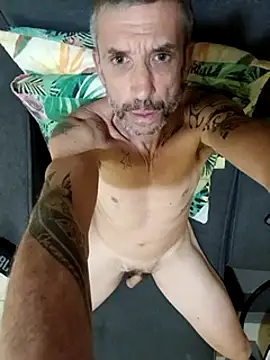 Snapshot of chris_sbh chatting on February 1, 2:26 am chris sbh online show from February 1, 2:26 am