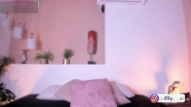 Snapshot of Ally_addams chatting on October 27, 4:02 am Ally addams online show from October 27, 4:02 am