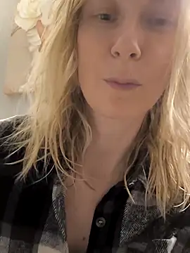 AvelinaLeoni online show from November 10, 7:02 am