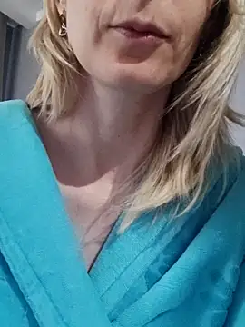 AvelinaLeoni online show from March 18, 5:34 am