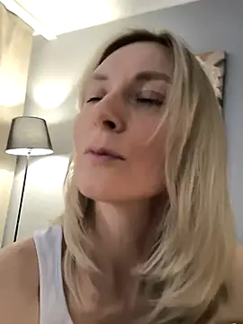 AvelinaLeoni online show from March 2, 7:48 am