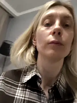 AvelinaLeoni online show from May 4, 7:44 am