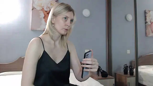 AvelinaLeoni online show from March 14, 5:59 am