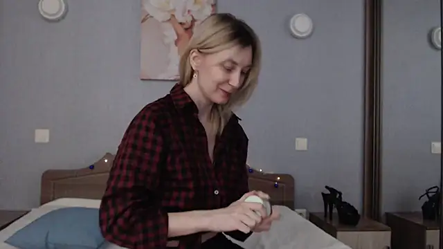 AvelinaLeoni online show from December 26, 6:30 am