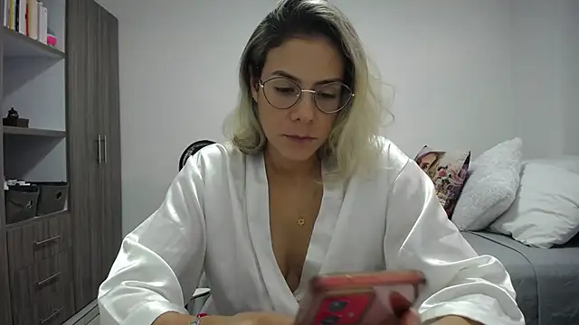 Snapshot of candydowson1 chatting on May 7, 8:23 pm candydowson1 online show from May 7, 8:23 pm