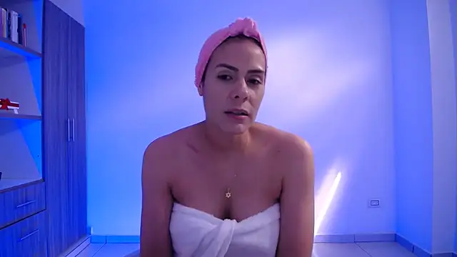 candydowson1 online show from February 20, 8:11 pm