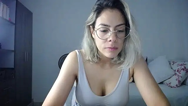 Snapshot of candydowson1 chatting on June 2, 10:37 am candydowson1 online show from June 2, 10:37 am