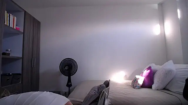 candydowson1 online show from March 13, 10:15 pm