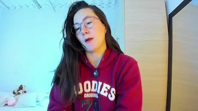 Elle Lee  online show from February 12, 3:01 pm