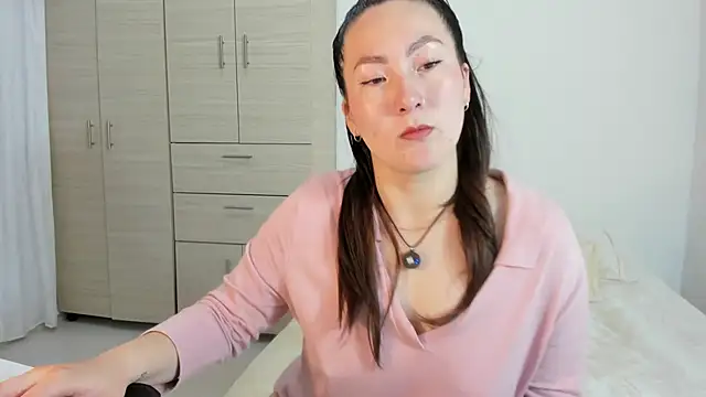 Snapshot of Elle_Lee_ chatting on September 15, 2:17 pm Elle Lee online show from September 15, 2:17 pm