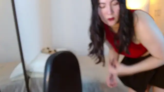 Elle Lee  online show from March 13, 1:10 am