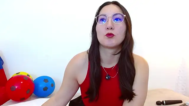 Snapshot of Elle_Lee_ chatting on June 18, 3:17 pm Elle Lee online show from June 18, 3:17 pm