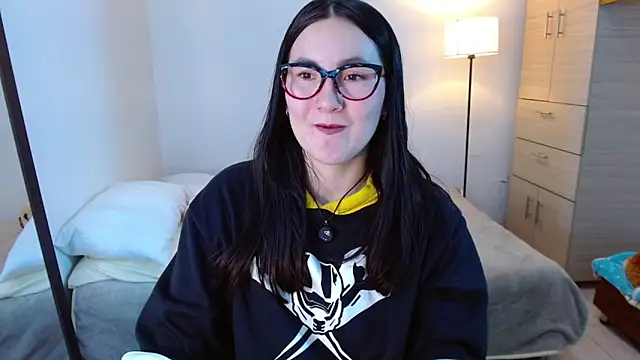 Elle Lee  online show from March 12, 3:45 am