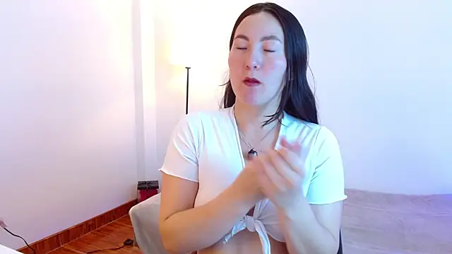 Snapshot of Elle_Lee_ chatting on July 9, 3:11 pm Elle Lee online show from July 9, 3:11 pm