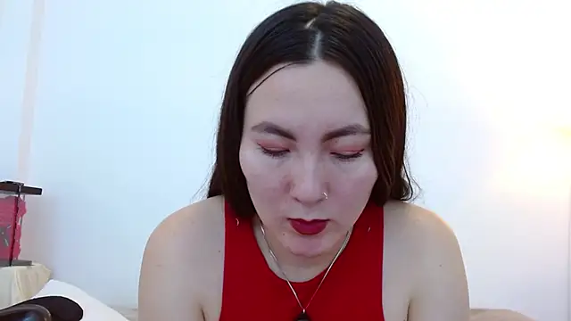 Elle Lee  online show from May 28, 4:02 pm