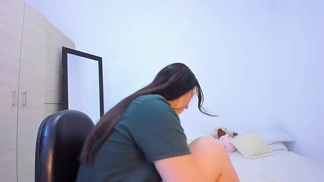 Elle Lee  online show from November 27, 3:34 pm