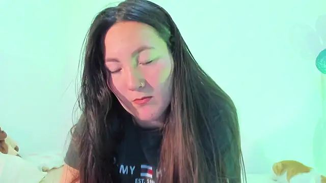Snapshot of Elle_Lee_ chatting on March 17, 2:34 pm Elle Lee online show from March 17, 2:34 pm