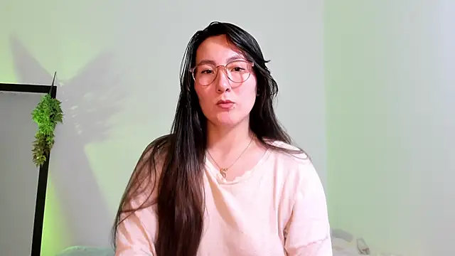 Snapshot of Elle_Lee_ chatting on February 24, 4:47 pm Elle Lee online show from February 24, 4:47 pm