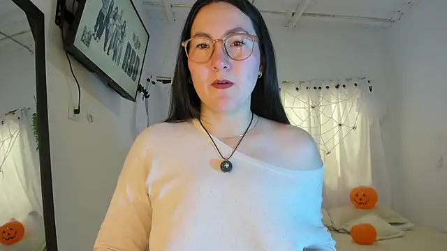 Snapshot of Elle_Lee_ chatting on October 8, 3:35 pm Elle Lee online show from October 8, 3:35 pm