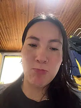 Elle Lee  online show from February 16, 5:55 pm